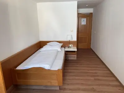 Ein Bett oder Betten in einem Zimmer der Unterkunft Hotel Jungbräu
