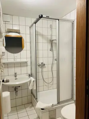 Ein Badezimmer in der Unterkunft Hotel Jungbräu