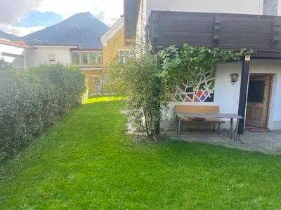 Ein Garten an der Unterkunft Landhaus Falkennest