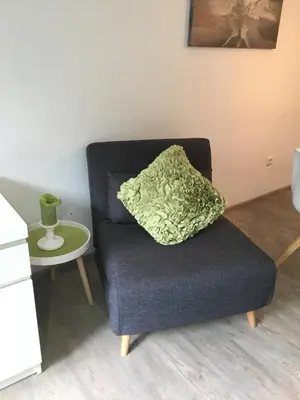 Ein Sitzbereich in der Unterkunft Ruhiges Garten-Studio CHIARA Gstadt Läufers Chiemsee Holiday Home