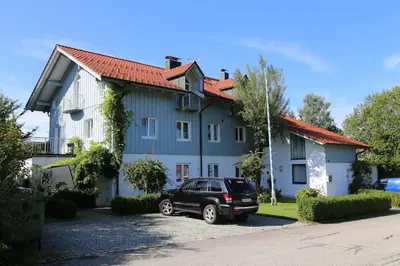 Das Gebäude in dem sich die Ferienwohnung befindet