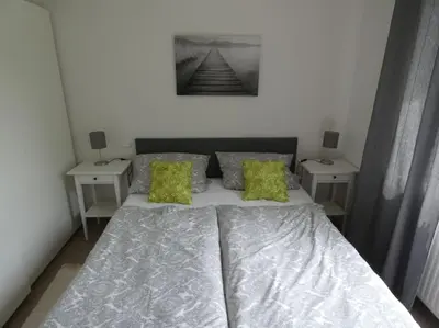 Ein Bett oder Betten in einem Zimmer der Unterkunft Ruhiges Garten-Studio CHIARA Gstadt Läufers Chiemsee Holiday Home