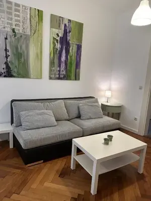 Ein Sitzbereich in der Unterkunft Wohnen mit Künstlerflair in München