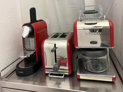 Kaffee-/Teezubehör in der Unterkunft Wohnen mit Künstlerflair in München