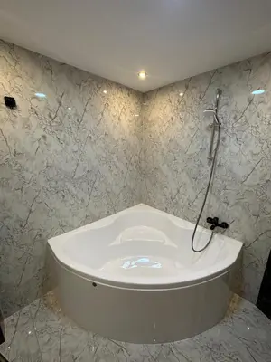 Ein Badezimmer in der Unterkunft Modern Apartments Neuburg T - TOP - 2 Zimmer, Badewanne, Balkon, Parkplatz, Küche, Wi-Fi, TV