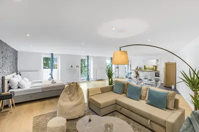 Ein Sitzbereich in der Unterkunft PRIME - City Apartment für 6 - Neu & Modern