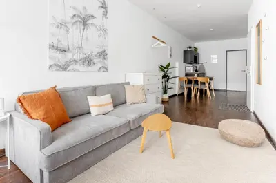 Ein Sitzbereich in der Unterkunft Global Living - Design Apartment I Rathausplatz I Kitchen I Augsburg