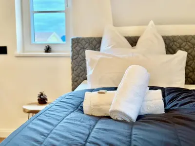 Ein Bett oder Betten in einem Zimmer der Unterkunft Snug Stays 4 - Design Villa mit Garten zentral, ruhig, 400m zum Ammersee