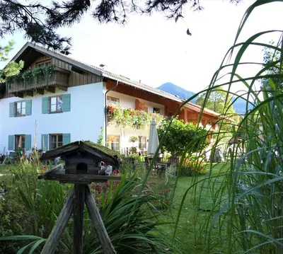 Ein Garten an der Unterkunft Ferienwohnung Goller