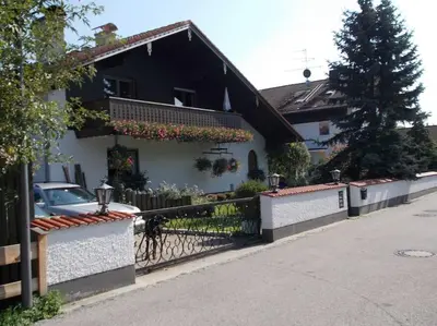 Das Gebäude in dem sich die Ferienwohnung befindet