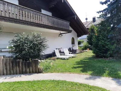 Ein Garten an der Unterkunft XXL apartment, 10 beds, 4 sleep-rooms, 140qm, 2 WC, 2 shower &&