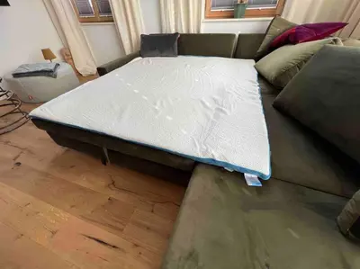 Ein Sitzbereich in der Unterkunft 4YOUnic Billard * 2 BR * 75-Zoll TV * Boxspringbett