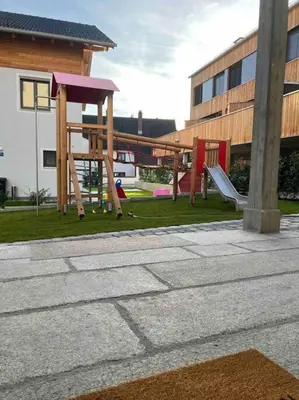 Ein Kinderspielbereich in der Unterkunft 4YOUnic Billard * 2 BR * 75-Zoll TV * Boxspringbett