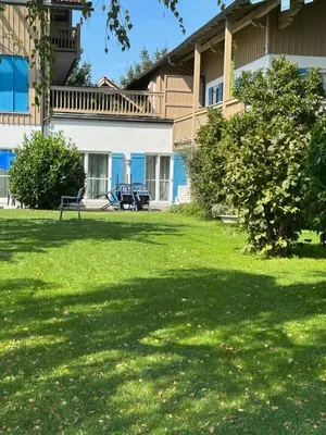 Ein Garten an der Unterkunft Gabi Apartmentresidenz König Ludwig