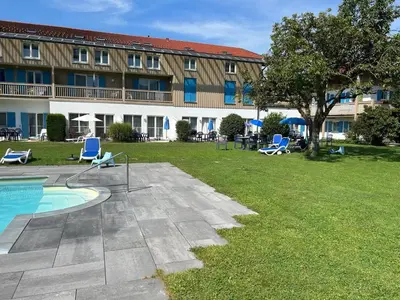 Der Swimmingpool an oder in der Nähe von Gabi Apartmentresidenz König Ludwig