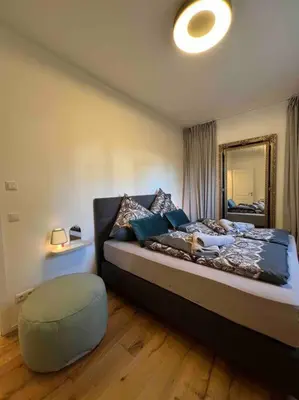 Ein Bett oder Betten in einem Zimmer der Unterkunft 4YOUnic Glonn1 * Boxspring * Jacuzzi * Netflix*65“