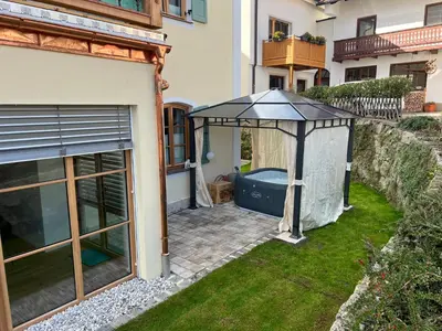 Ein Garten an der Unterkunft 4YOUnic Glonn1 * Boxspring * Jacuzzi * Netflix*65“