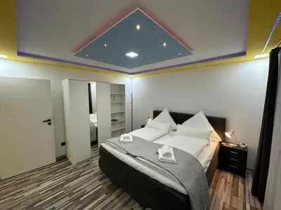 Ein Bett oder Betten in einem Zimmer der Unterkunft Modern Apartments Neuburg P - TOP - 2 Zimmer, Komfort, Balkon, Wi-Fi, Smart TV, Große Dusche, Küche