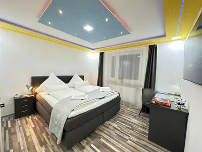 Ein Bett oder Betten in einem Zimmer der Unterkunft Modern Apartments Neuburg P - TOP - 2 Zimmer, Komfort, Balkon, Wi-Fi, Smart TV, Große Dusche, Küche