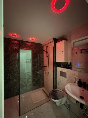 Ein Badezimmer in der Unterkunft Modern Apartments Neuburg P - TOP - 2 Zimmer, Komfort, Balkon, Wi-Fi, Smart TV, Große Dusche, Küche