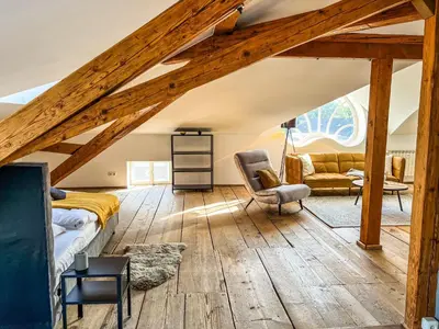 Ein Sitzbereich in der Unterkunft Loft-Wohnung im Herzen von Prien - 100m2 - SmartTV