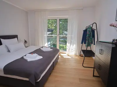 Ein Bett oder Betten in einem Zimmer der Unterkunft NXT LIV I Kliniknah I 120qm mit Balkon I Nah zu Seen & Berge