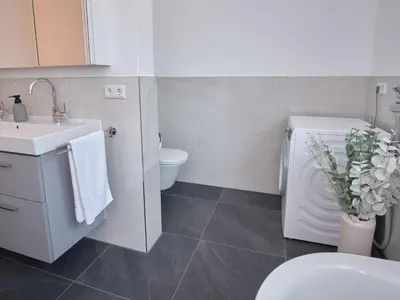 Ein Badezimmer in der Unterkunft NXT LIV I Kliniknah I 120qm mit Balkon I Nah zu Seen & Berge