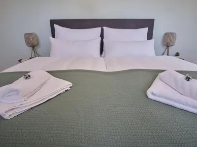 Ein Bett oder Betten in einem Zimmer der Unterkunft NXT LIV I Kliniknah I 120qm mit Balkon I Nah zu Seen & Berge