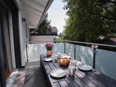 Ein Balkon oder eine Terrasse in der Unterkunft NXT LIV I Kliniknah I 120qm mit Balkon I Nah zu Seen & Berge