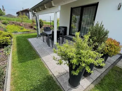 Ein Garten an der Unterkunft Ferienwohnung Helga