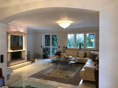 Ein Sitzbereich in der Unterkunft Luxuriöses Haus in München