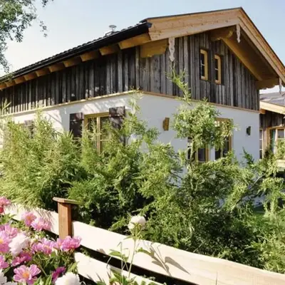DIE ZWEI CHALETS AM TEGERNSEE 