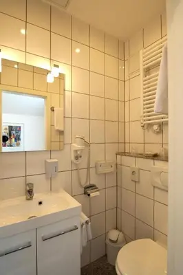 Ein Badezimmer in der Unterkunft Hotel Wittelsbacher Hof