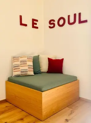 Ein Bett oder Betten in einem Zimmer der Unterkunft Traumhafte Ferienwohnung in historischem Brandmanngut