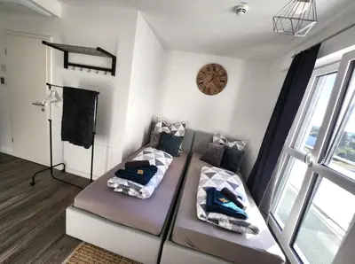 Ein Bett oder Betten in einem Zimmer der Unterkunft Modernes Apartment mit WIFI, Aufzug & Kostenlos Parken EL-Living