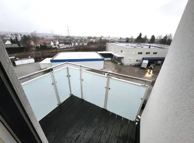 Ein Balkon oder eine Terrasse in der Unterkunft Modernes Apartment mit WIFI, Aufzug & Kostenlos Parken EL-Living