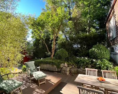 Ein Garten an der Unterkunft Atelier Seeshaupt