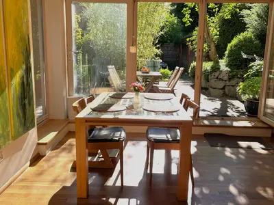Ein Garten an der Unterkunft Atelier Seeshaupt