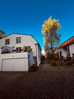 Das Gebäude in dem sich das Ferienhaus befindet