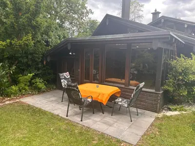 Ein Garten an der Unterkunft Idyllisches Einfamilienhaus bei München