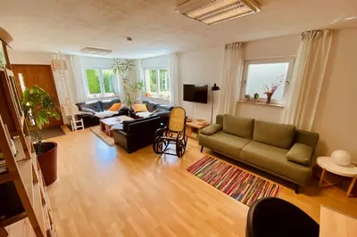 Ein Sitzbereich in der Unterkunft Ferienwohnung Zum Drachenstich