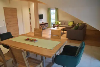 Ein Sitzbereich in der Unterkunft Ferienwohnung beim Hainz