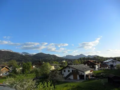 Ein allgemeiner Bergblick oder ein Berglick von der Ferienwohnung aus