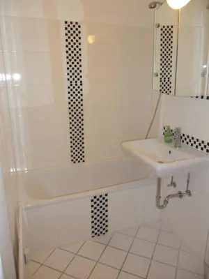 Ein Badezimmer in der Unterkunft 3-Zi Atelierdachwohnung mit Bergblick Seenähe und 2 Loggia