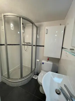 Ein Badezimmer in der Unterkunft Handwerkerwohnung KG Sutterain