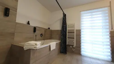 Ein Badezimmer in der Unterkunft Ferienwohnungen am Simssee, Gutshof Alpenblick