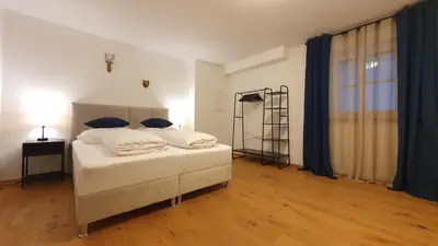 Ein Bett oder Betten in einem Zimmer der Unterkunft Ferienwohnungen am Simssee, Gutshof Alpenblick