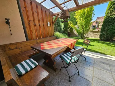 Ein Garten an der Unterkunft Pension und Ferienwohnungen Lerchl