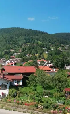 Ein allgemeiner Bergblick oder ein Berglick von der Ferienwohnung aus