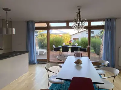 Ein Sitzbereich in der Unterkunft Tu Casa Chiemsee Ferienhaus
